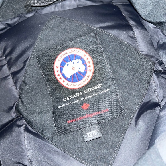 Authentic Womens Canada Goose Jacket - Picture 5 of 7